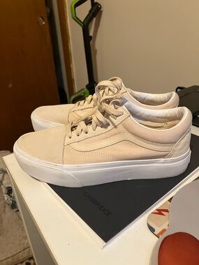 Vans Old Skool platform sneaker size 8.5